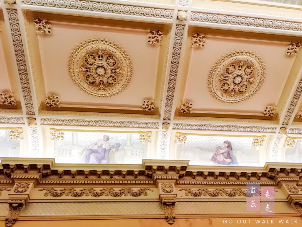 gooutwalkwalk_princesstheatre_interior