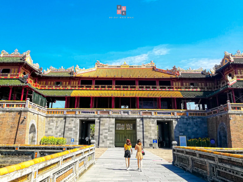 gooutwalkwalk_hue_imperialcity_complexofhuemonuments