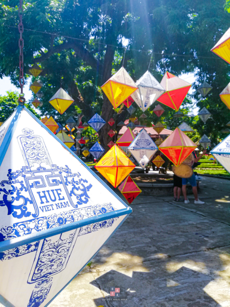 gooutwalkwalk_hue_lantern