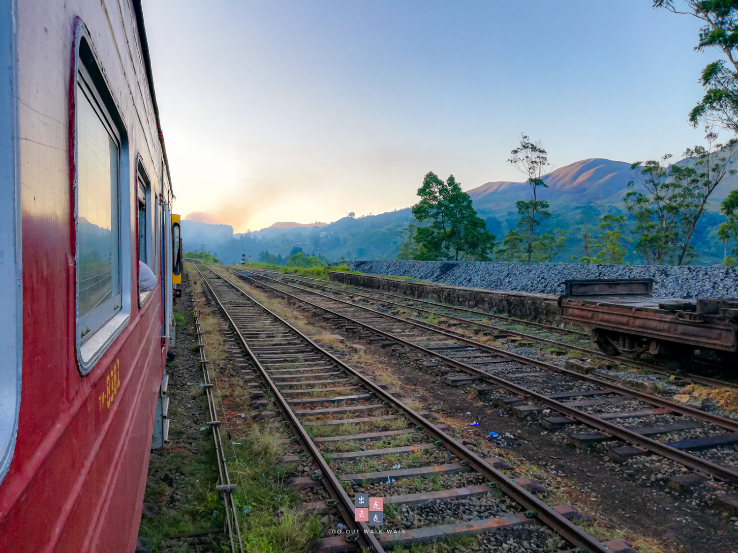 gooutwalkwalk_kandy_nuwaraeliya_train