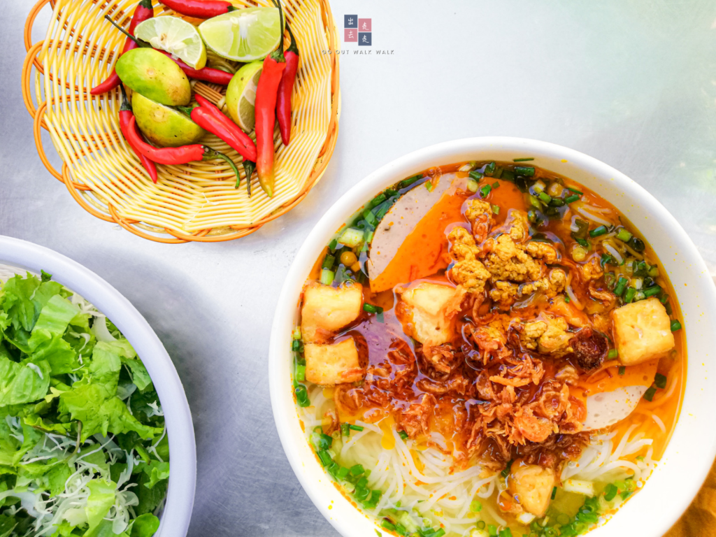 gooutwalkwalk_buncharieu_crabnoodles