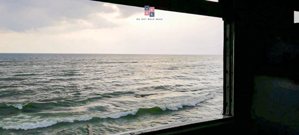 gooutwalkwalk_galle_train_sea_3